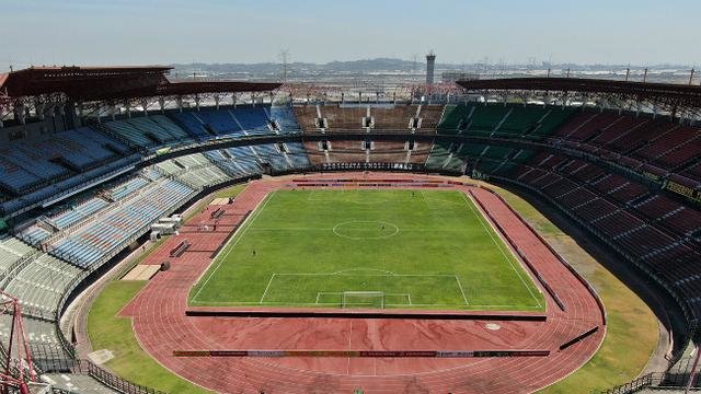 stadion gelora bung tomo surabaya