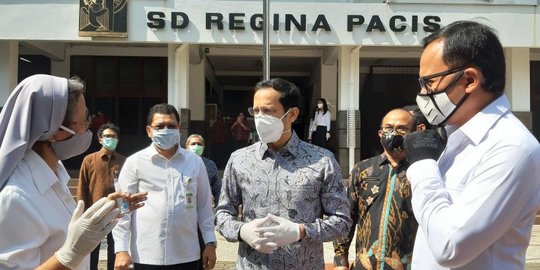 Tinjau PJJ di Bogor, Mendikbud Nadiem Minta Saran dari Guru