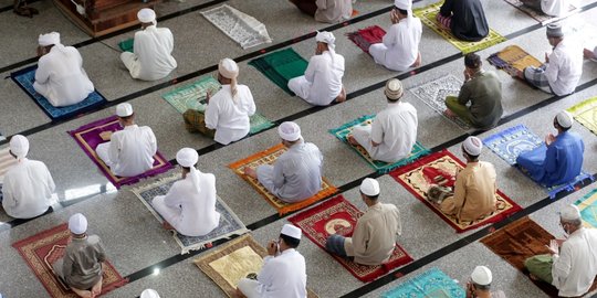 Tata Cara Sholat Idul Adha Lengkap Dengan Niat Dan Bacaannya Merdeka Com