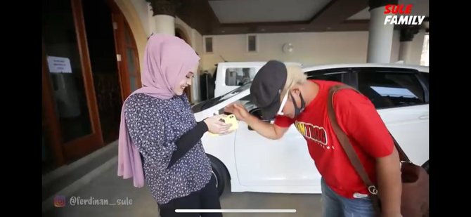 putri delina