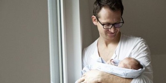 Sering Digendong Tak Bikin 'Anak Bau Tangan' Namun Malah Beri Manfaat Ini