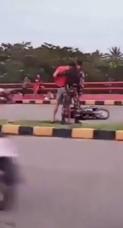 anggota tni ngamuk amp 039smack down039 orang