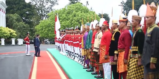 Jarang Tersorot, Begini Potret Kehidupan Pasukan Pengawal Istana di Indonesia