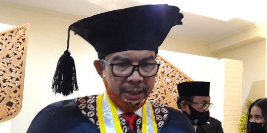 UNY Anugerahi Kepala BKKBN Hasto Wardoyo Gelar Doktor Honoris Causa