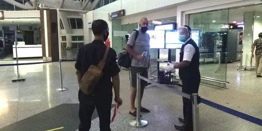 Warga Inggris yang Sempat jadi Gelandang di Bali Akhirnya Dideportasi ke Negaranya