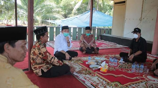 wawali kota bengkulu hadiri pemotongan hewan kurban di tengah masyarakat