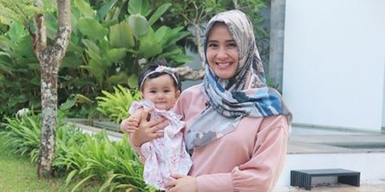 Bernuansa Putih, Ini 5 Potret Rumah Ryana Dea yang Luas