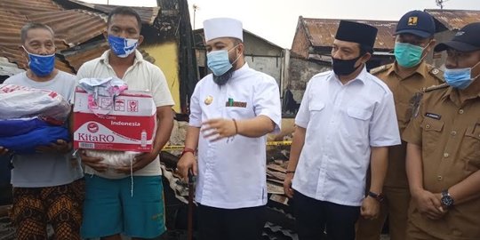 Tak Sampai 24 Jam, Wali Kota Helmi Hasan Berikan Bansos Bedah Rumah Bagi Warganya