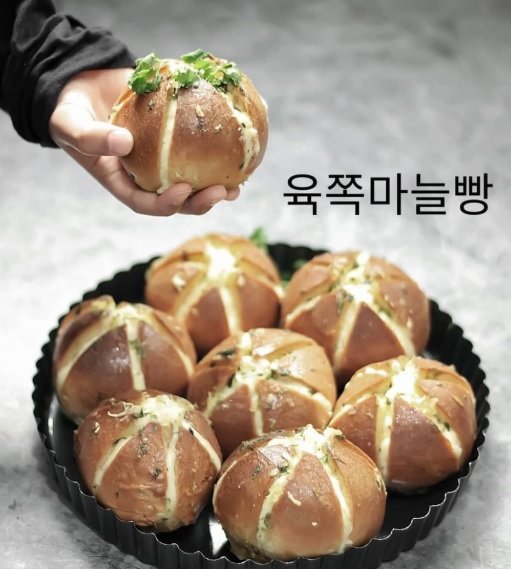 cream cheese garlic bread