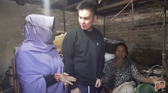 kisah pilu nenek pencari rumput kini rumah direnovasi baim