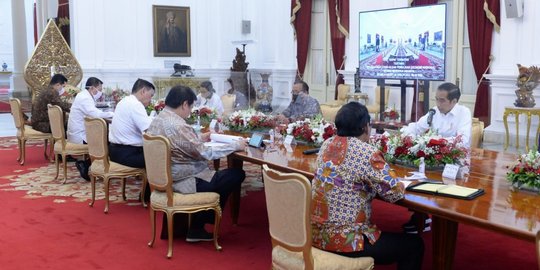 Penjelasan Istana soal Jokowi & Menteri Tak Pakai Masker saat Rapat Terbatas