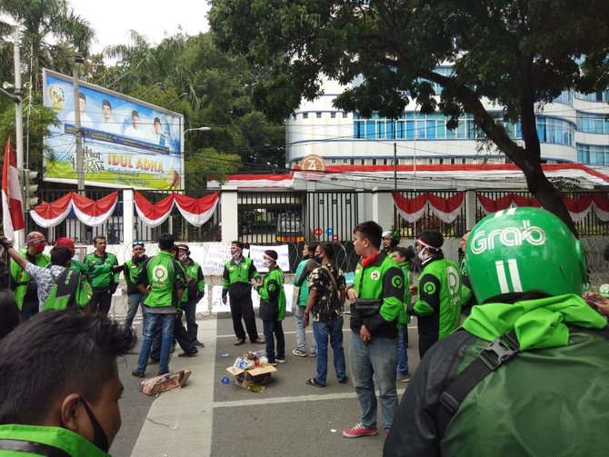 pengemudi gojek di medan tuntut penghapusan program berkat