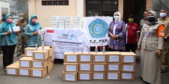 Ketum TP PKK Pusat Bagikan Masker dan Sosialisasi Protokol Kesehatan di Johar Baru