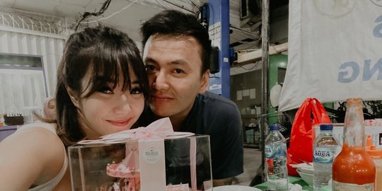 Jawab Isu Putus, Gisel Unggah Foto Mesra Bareng Wijin