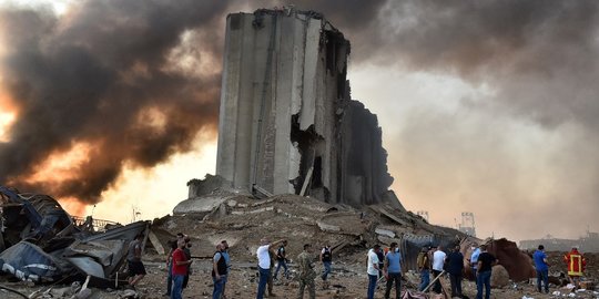 Ledakan Besar di Beirut, Arie Untung Hingga Dude Harlino Gaungkan #prayforlebanon