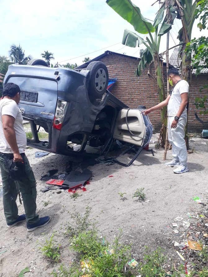 mobil bnn kabupaten deli serdang dirusak massa