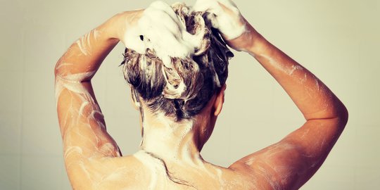8 Kebiasaan Buruk Mencuci Rambut yang Bisa Ganggu Kesehatannya, Segera Hindari