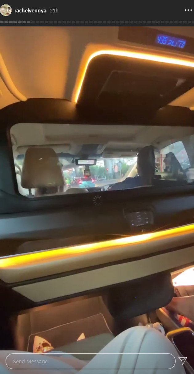 modifikasi mobil mewah rachel vennya