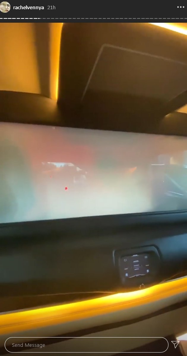 modifikasi mobil mewah rachel vennya