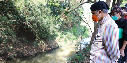 Pastikan Tidak Ada Pencemaran Limbah Pabrik, Gajar Sidak ke Sungai Bengawan Solo