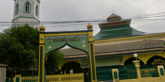 Punya Gaya Arsitektur 3 Budaya, Ini Fakta Menarik Masjid Lama Gang Bengkok Medan