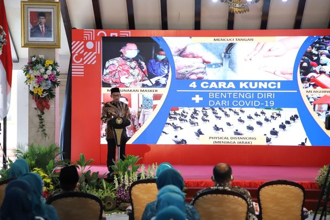 mendagri launching gerakan 26 juta masker se provinsi jawa timur