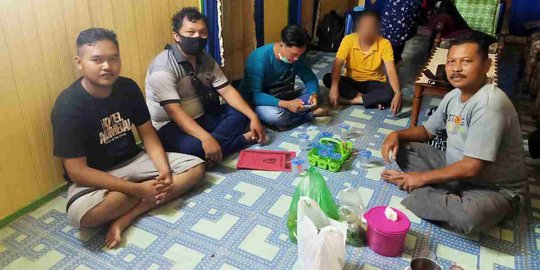 Tanggapan Seksolog Soal Fetish Kain Jarik yang Dialami Gilang
