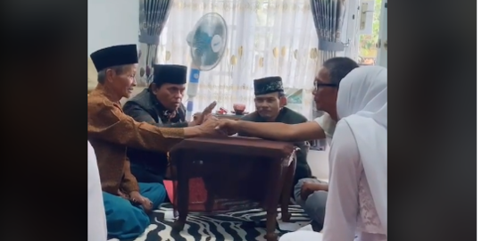 Viral Video Pernikahan Pria dengan Besannya Sendiri, Ternyata Ini Alasannya