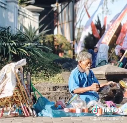 pak min pejuang kemerdekaan banting tulang jualan mainan