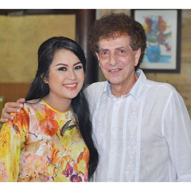 dewi sri istri ahmad albar