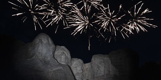 Donald Trump Bantah Kabar Ingin Wajahnya Dipahat di Gunung Rushmore
