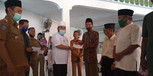 Wali Kota Helmi Hasan Berikan Bantuan Operasional untuk Ketua RT, Imam Hingga Linmas