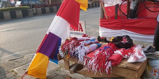 Jelang HUT RI, Penjual Bendera Gigit Jari di Tengah Pandemi Covid-19