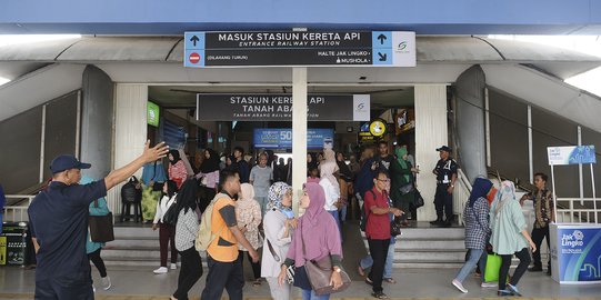Penumpang Tak Tertib, Pintu Selatan Stasiun Tanah Abang Ditutup Mulai Hari Ini