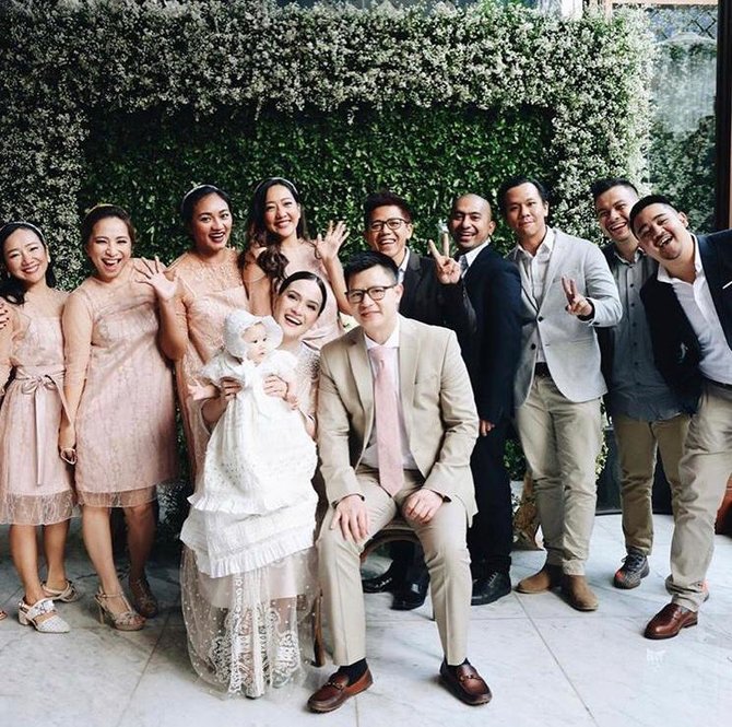 momen anak shandy aulia saat dibaptis penuh haru