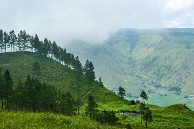 4 pesona pusuk buhit di pulau samosir tempat lahirnya suku batak