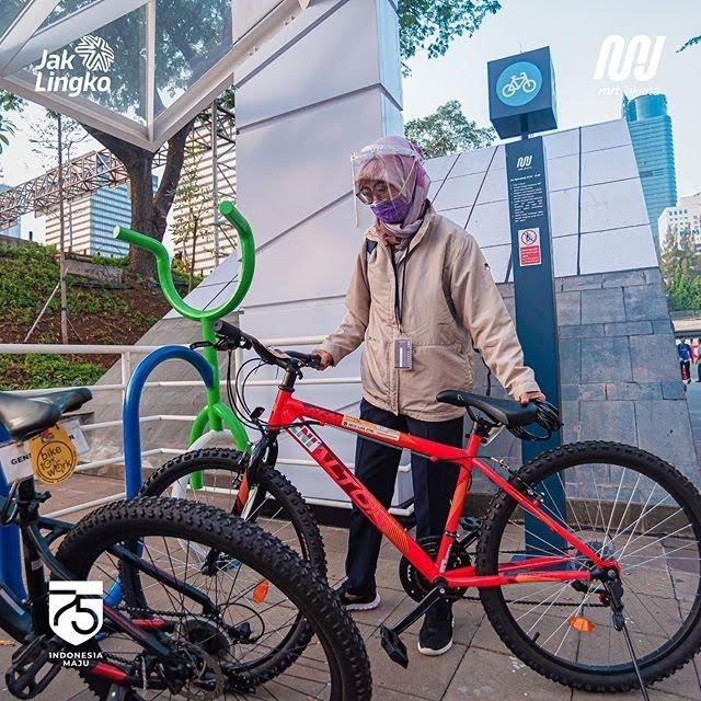 sepeda gratis bisa dipinjam di stasiun mrt jakarta yuk mulai gowes