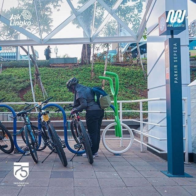 sepeda gratis bisa dipinjam di stasiun mrt jakarta yuk mulai gowes