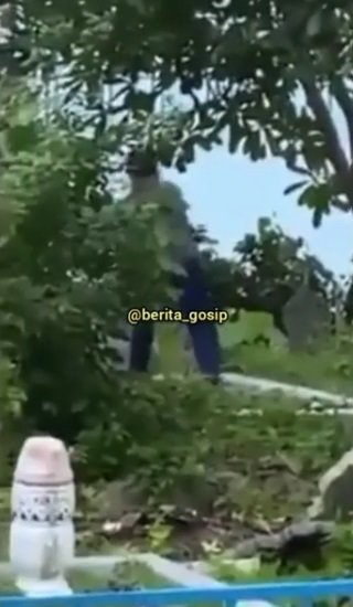 remaja rusak nisan pemakaman