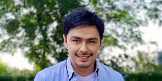 Hidup Mapan, 5 Seleb Ganteng Ini Masih Melajang di Usia Kepala Lima