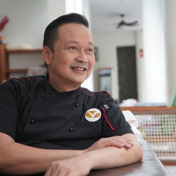artis ganteng yang masih lajang di usia kepala 5