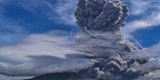 Kembali Erupsi, Gunung Sinabung Masih Berstatus Siaga