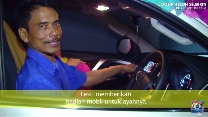 Awal Memiliki Mobil  Mewah  Lesty Bingung Cara Buka Sunroof 