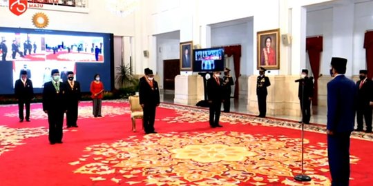 Terima Tanda Jasa dari Jokowi, Fahri Hamzah Tegaskan akan Terus Mengkritik