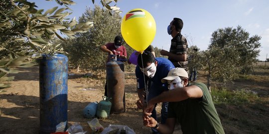 Aksi Warga Palestina Serang Israel Pakai Balon