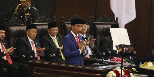 Hadiri Sidang Tahunan MPR, Jokowi Pakai Baju Adat Daerah Sabu