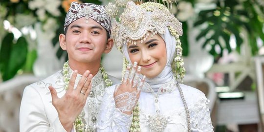 Belum Genap Sebulan, Pasangan Pengantin Baru Rizki dan Nadya Terlihat Galau