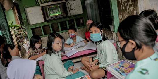 Perjuangan Anak Sekolah Menuntut Ilmu Selama Pandemi