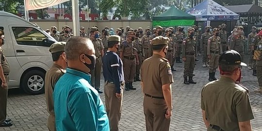 Satpol PP Bandung Razia Masker, Pelanggar Diberi Sanksi untuk Menyanyikan Lagu Ini