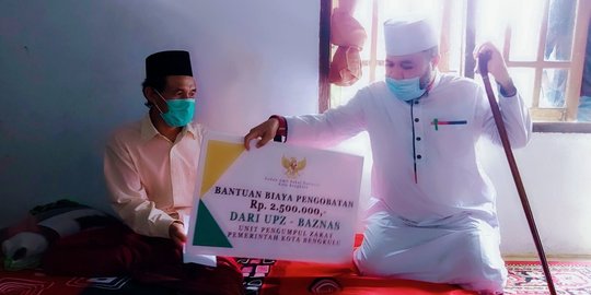 Wali Kota Bengkulu Kunjungi & Beri Bantuan Warganya yang Sakit